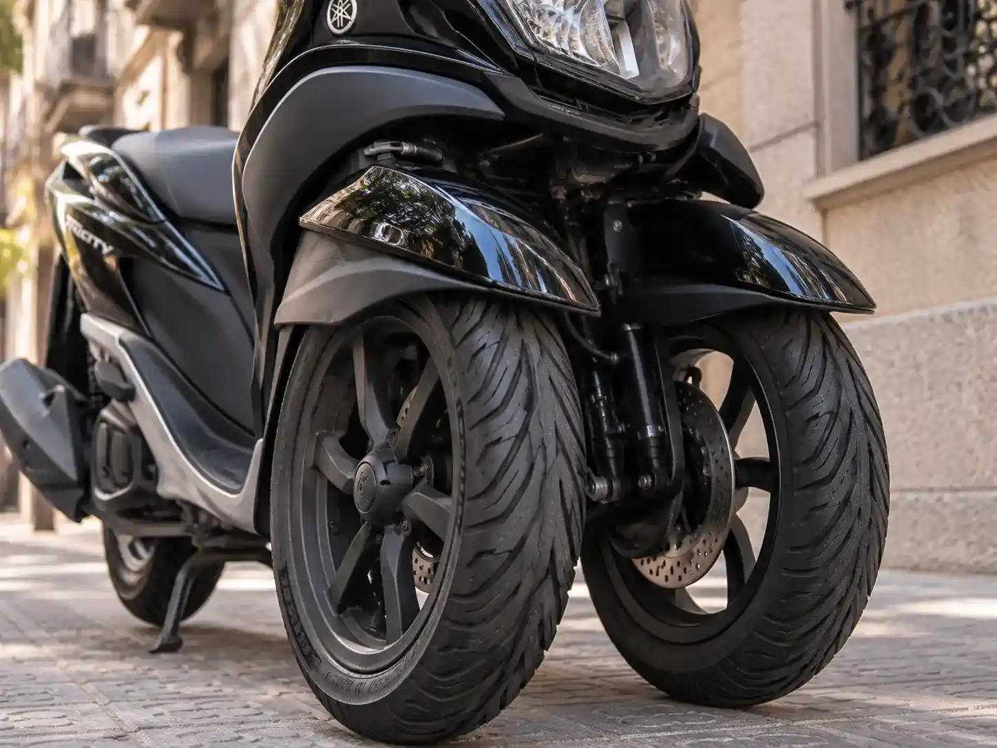 Yamaha Tricity 125 125cc scooter available for rent in Barcelona