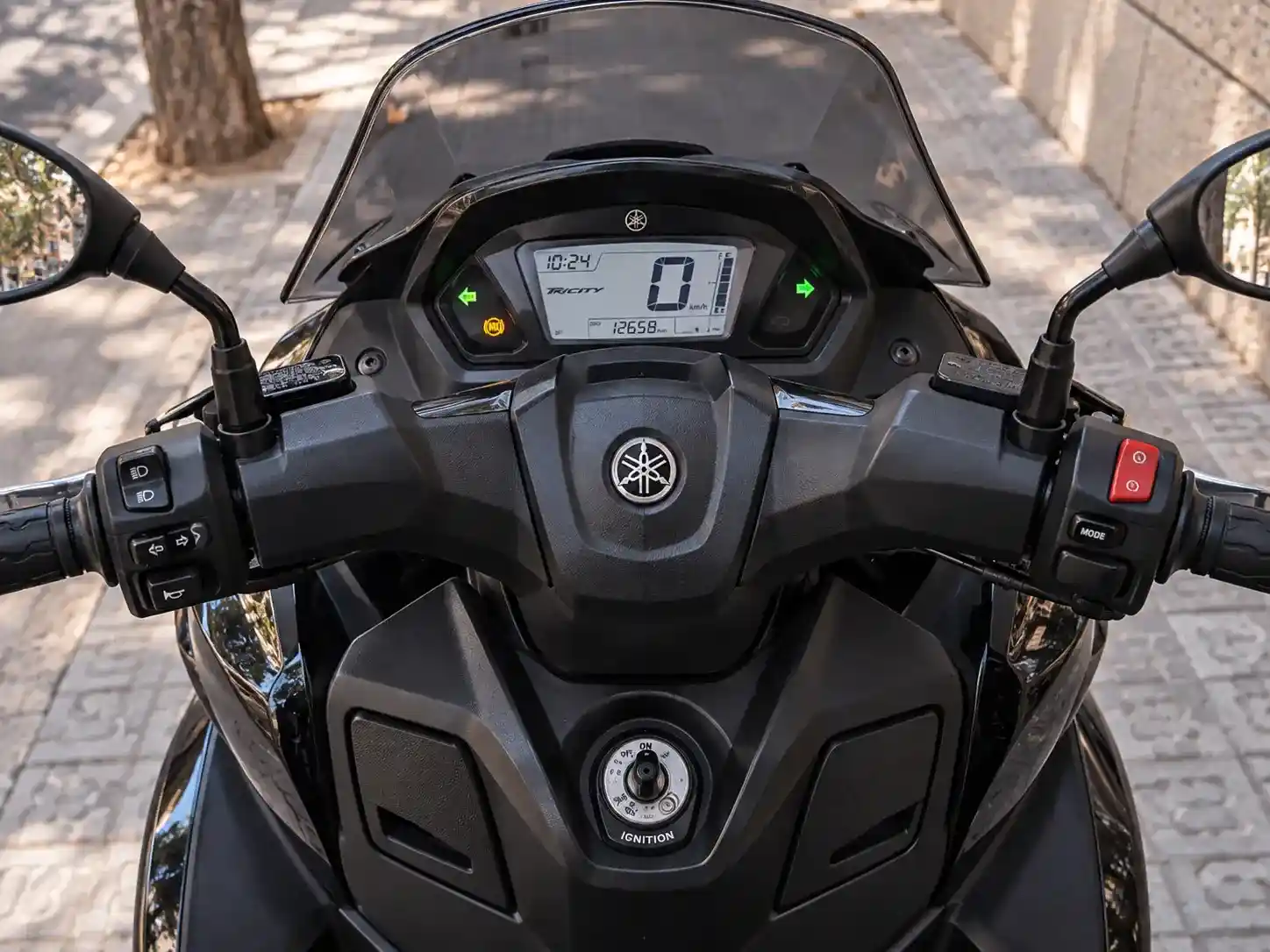Yamaha Tricity 125 urban scooter rental near Sagrada Familia